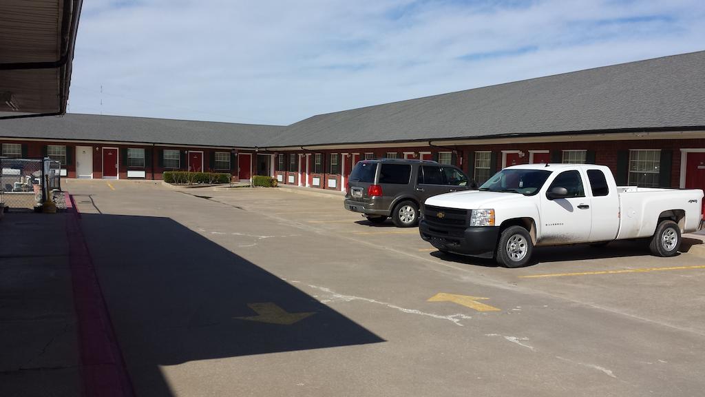 Green Country Inn Henryetta Bagian luar foto