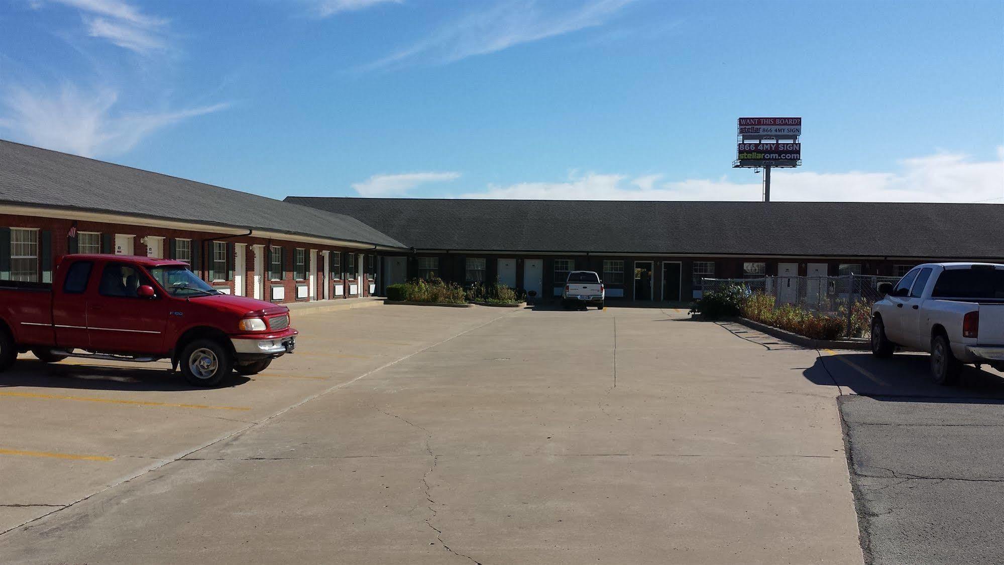 Green Country Inn Henryetta Bagian luar foto