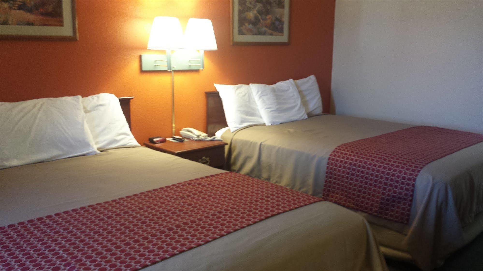 Green Country Inn Henryetta Bagian luar foto
