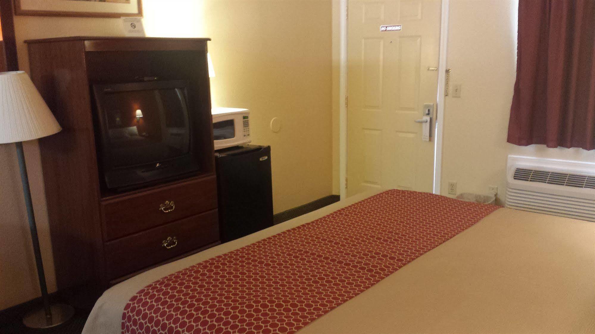 Green Country Inn Henryetta Bagian luar foto