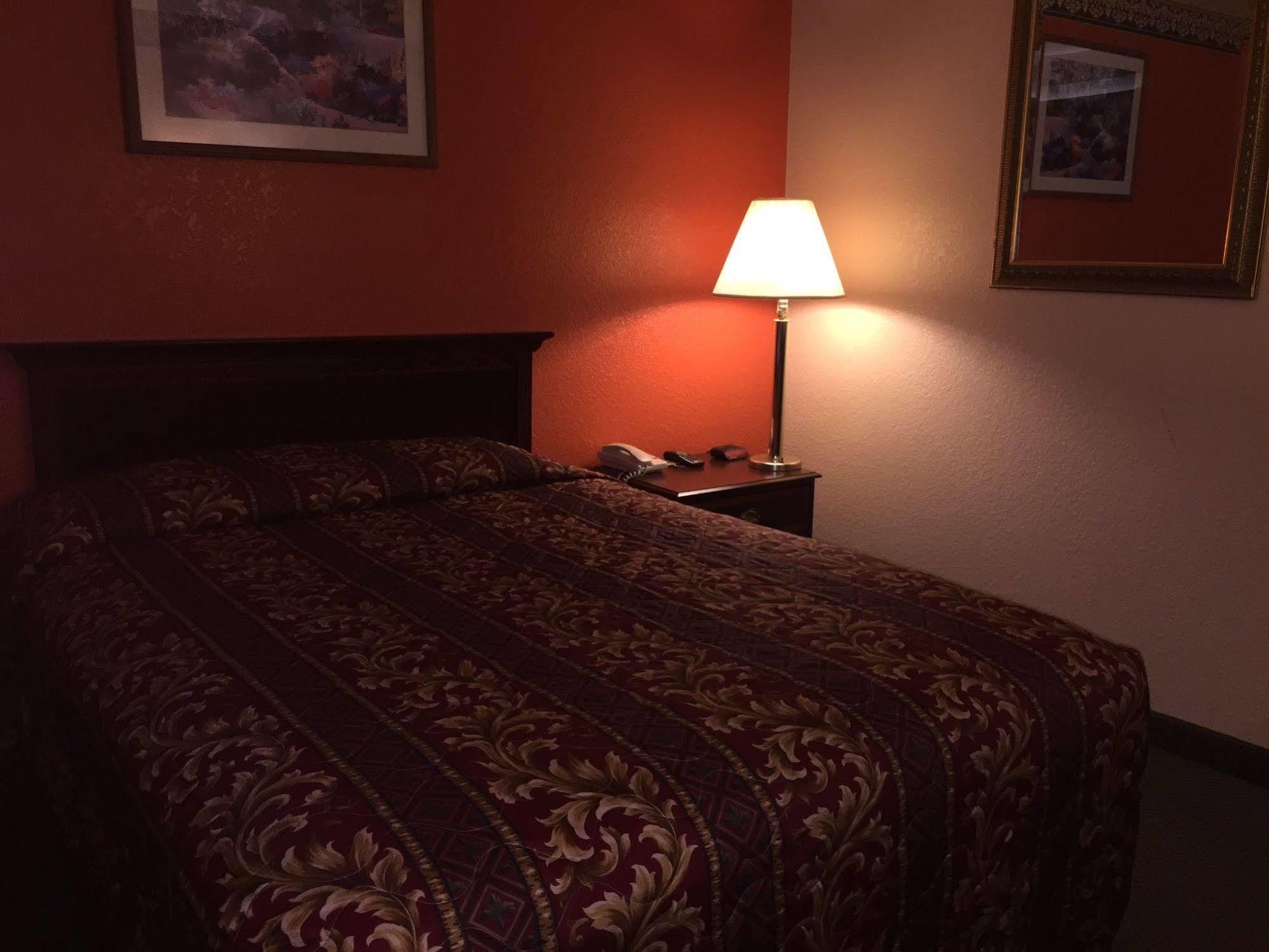 Green Country Inn Henryetta Bagian luar foto