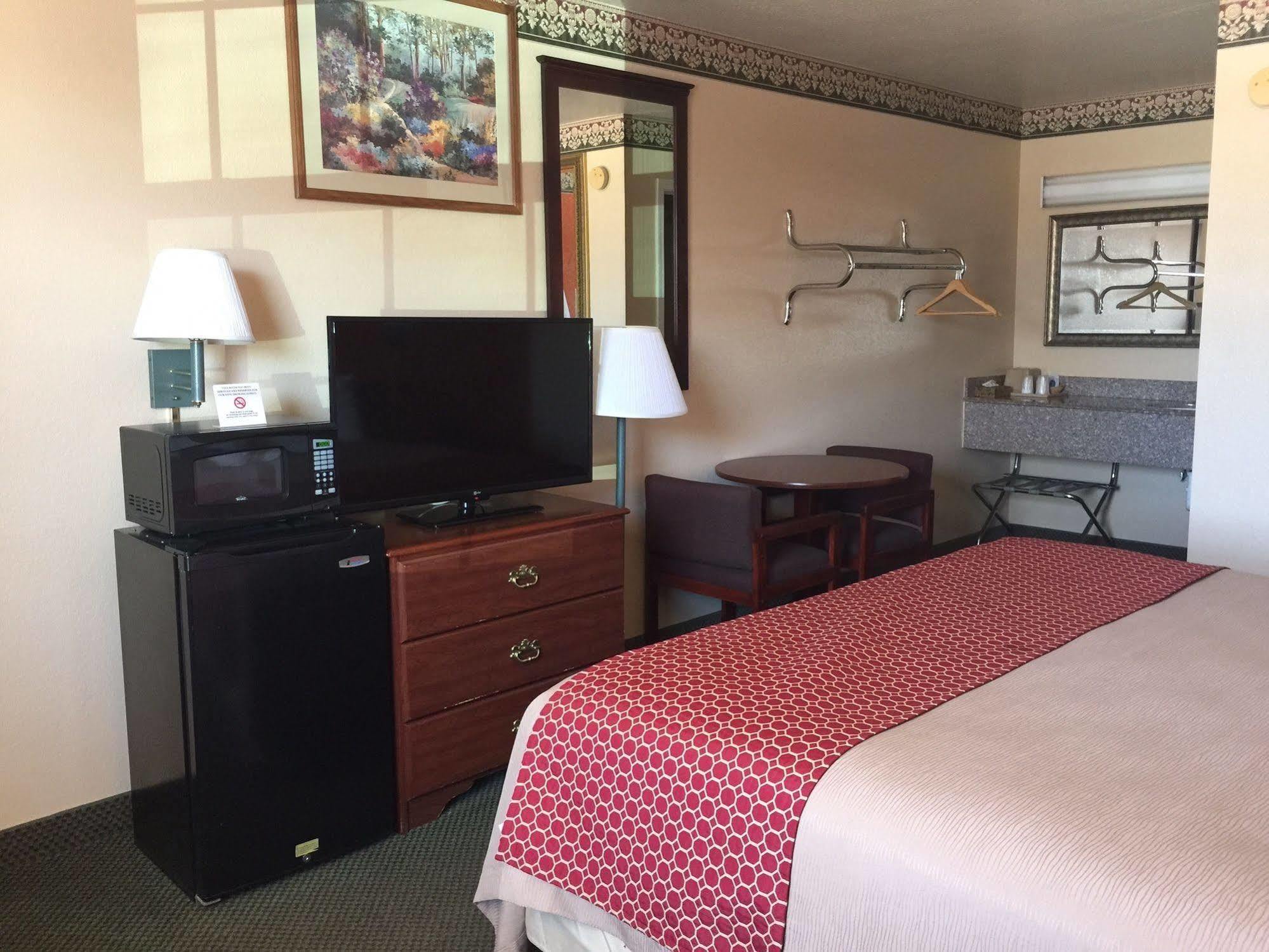 Green Country Inn Henryetta Bagian luar foto