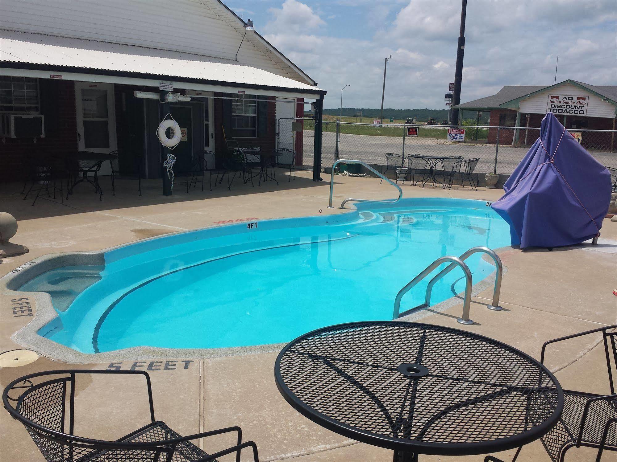Green Country Inn Henryetta Bagian luar foto