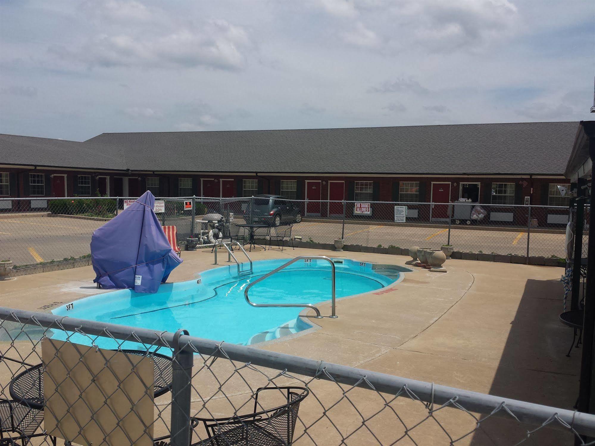 Green Country Inn Henryetta Bagian luar foto