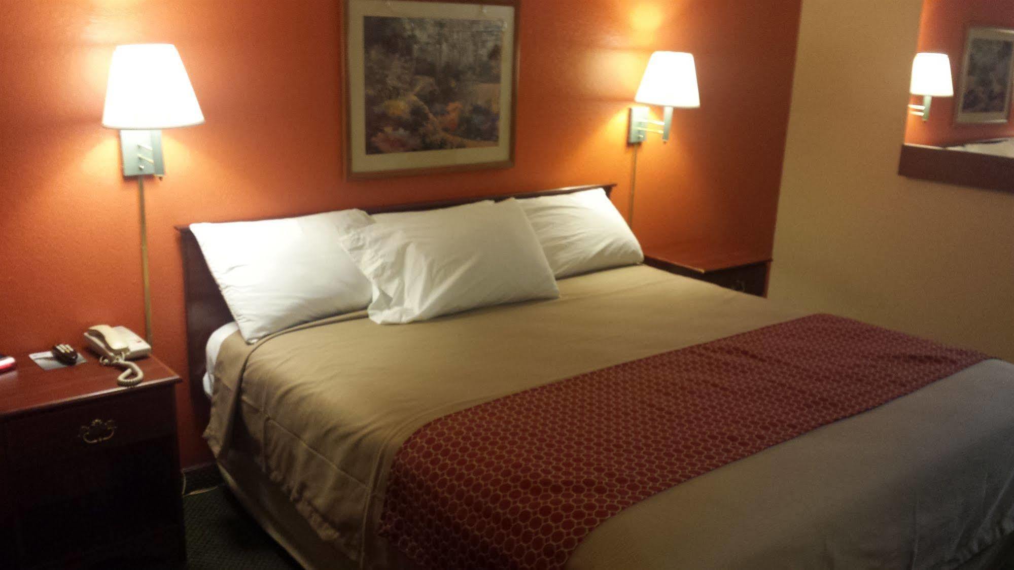 Green Country Inn Henryetta Bagian luar foto